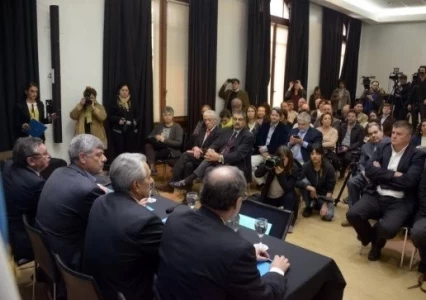 SE PRESENTÓ LA PRIMERA VACUNA AVIAR DESARROLLADA 100% EN EL PAÍS
