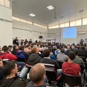 Con un auditorio colmado por 150 personas, se realizó un nuevo curso de Refrigeración Industrial