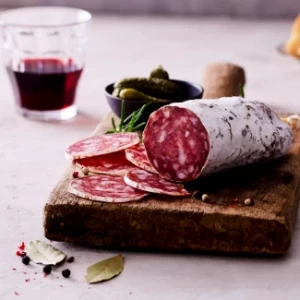 Seguridad y sabor para productos cárnicos fermentados
