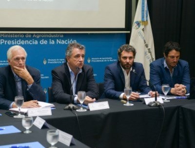 ETCHEVEHERE EN LA MESA PORCINA: “TENEMOS QUE TRABAJAR PARA QUE EL CONSUMIDOR SIGA PREFIRIENDO LOS PR