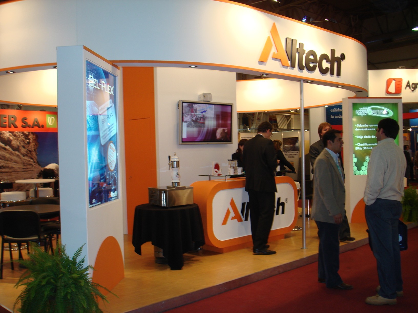 ALLTECH PRESENTO SUS SOLUCIONES EN IMPORTANTE EXPOSICION AVICOLA