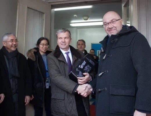 VISITA DEL MINISTRO DE AGRICULTURA Y ALIMENTACIÓN FRANCÉS A LA PLANTA DE CEVA SANTÉ ANIMALE EN CHINA